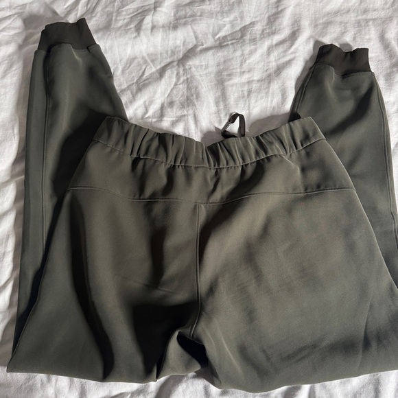 🤍 1 Lululemon On The Fly Joggers - Dark Olive - Picture 5 of 8